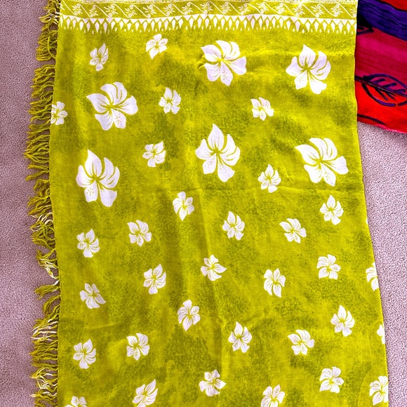 Beach sarongs. - Picture 2 of 5